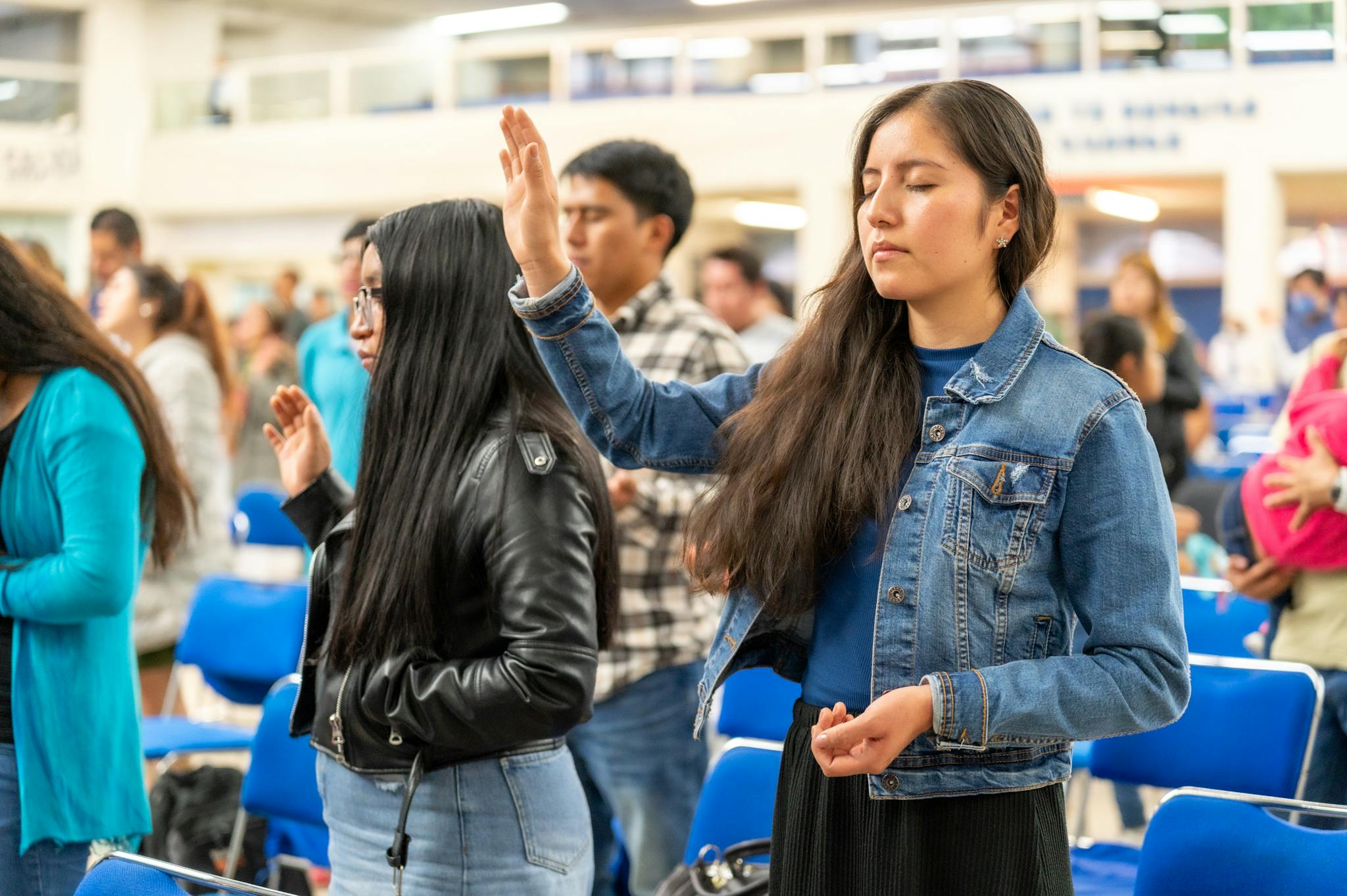 People engaged in worship at a service in Ciudad de México, showing devotion and unity.
